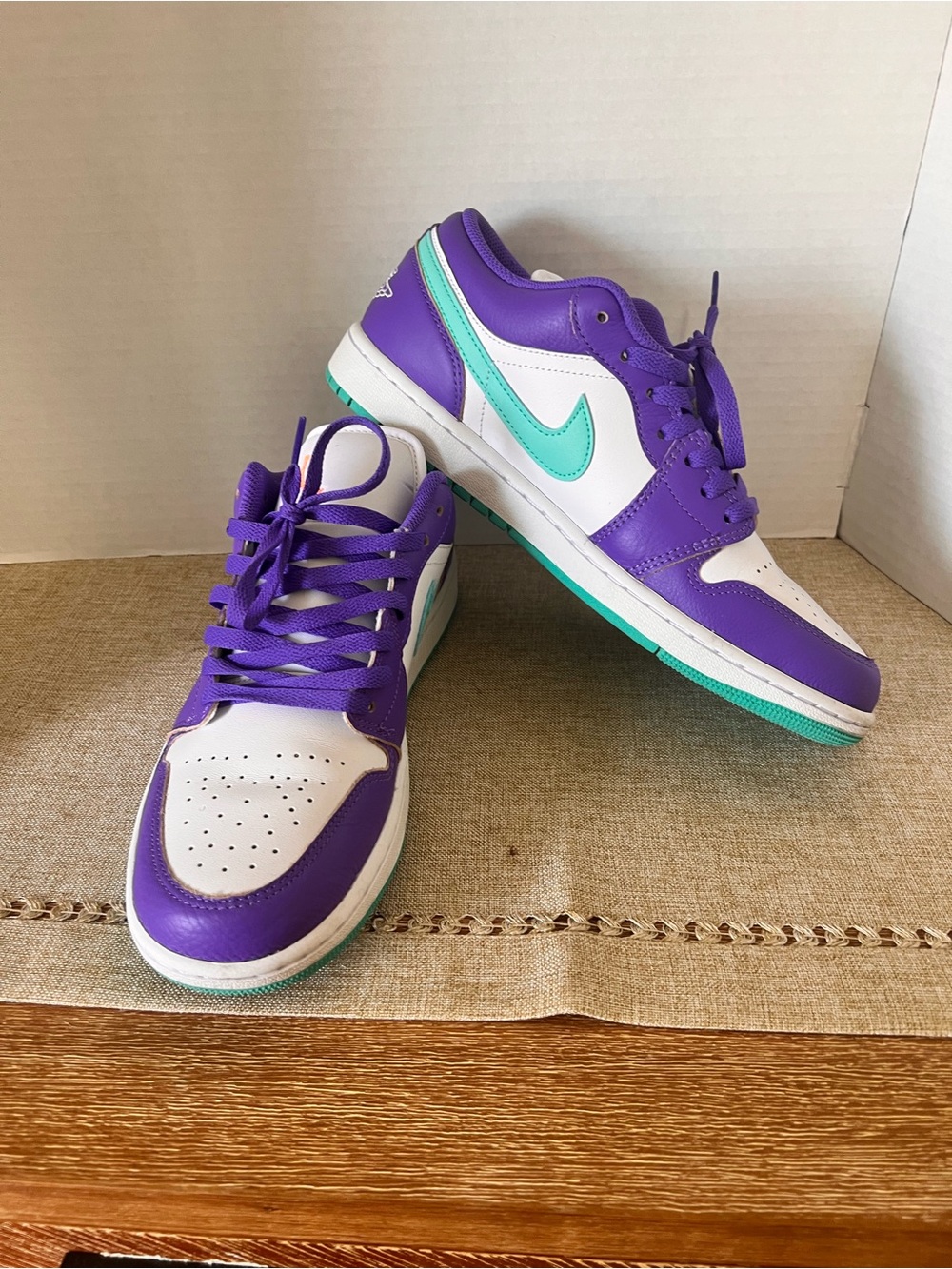 Like New Men Low-Top Sneakers in Purple, Teal & White